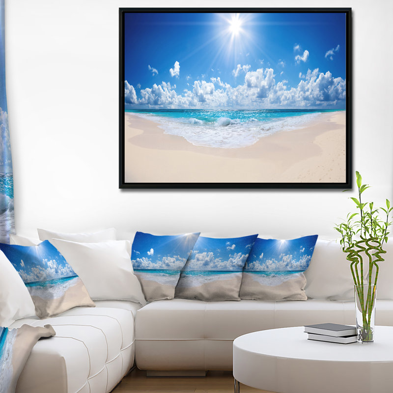 «Beautiful Tropical Beach Panorama», impression, H 12 po x l 20 po x P 1 po, Toile avec cadre flottant