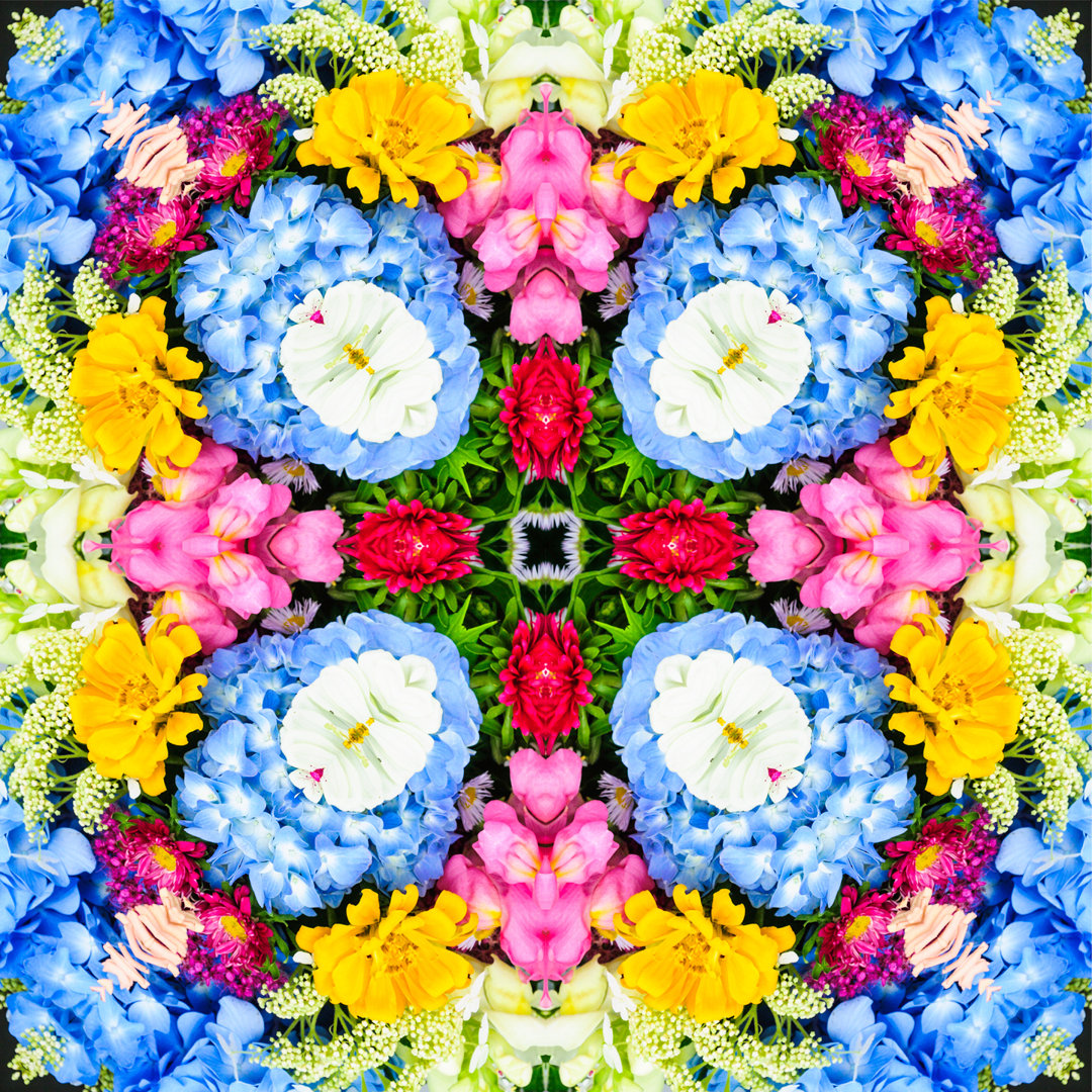 Kaleidoscope Floral Design von Kenwiedemann - Kunstdrucke auf Leinwand