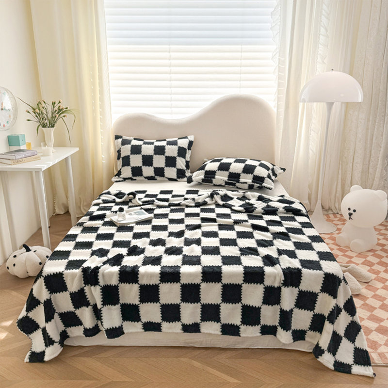 Checkered Lightweight Soft & Cozy Flannel Fleece Throw Blanket for Sofa & Bed in All Season, Black/White, 150cm x 200cm