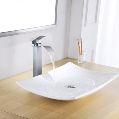 Single-handle Bathroom Faucet with Drain Assembly