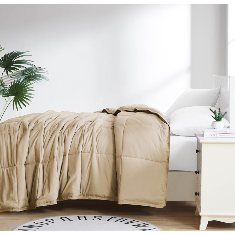 Édredon surdimensionné en duvet synthétique facile d'entretien avec bordure passepoilée et boucles aux coins Vilano Springs®