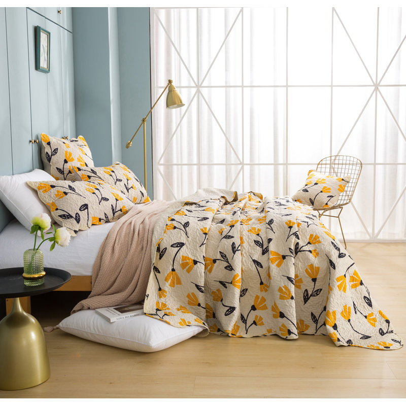Farmhouse / Country Quilted Floral Coverlet, California King Bedspread + 2 Shams