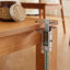 Ensemble de table en bois massif stable et élégant-107725675