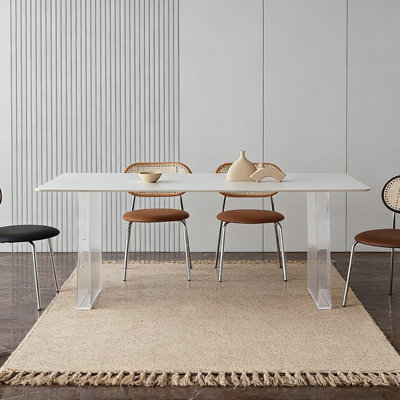 Table de salle à manger simple et élégante