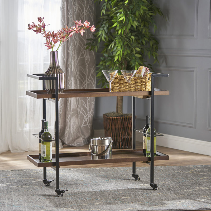 Charmant chariot-bar de style industriel avec fonctionnalité pour le divertissement à domicile
