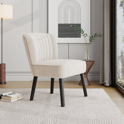 Chaise de chambre de bébé blanche - compacte et confortable pour les petites pièces élégantes avec pieds