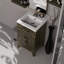 Meuble-lavabo simple en chêne brun - 51 x 46 cm avec comptoir en acrylique et miroir. Style moderne. 46 cm de largeur x 61 cm de hauteur. Grand espace de rangement.