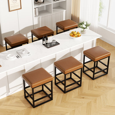 Modern Edge, Cozy Feel: tabourets de bar rembourrés en similicuir pour chaque maison