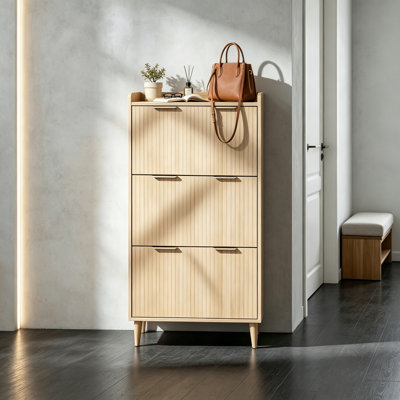 Armoire à chaussures 3 tiroirs avec grille supérieure, panneaux de porte en panneau de fibres à densité moyenne thermoformés, coutures et poignées de porte dorées champagne, pieds en bois massif conique