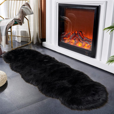 Tapis noir en fausse peau de mouton à poil long moelleux pour le salon