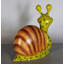 Statue comique d'escargot féminin surdimensionné