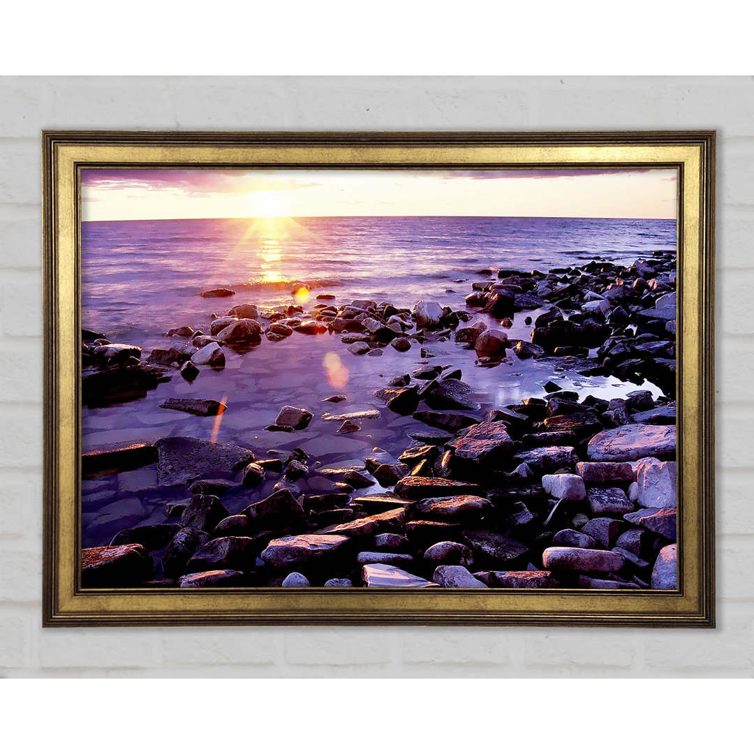 Ocean Pebble Sunrise Gerahmter Druck