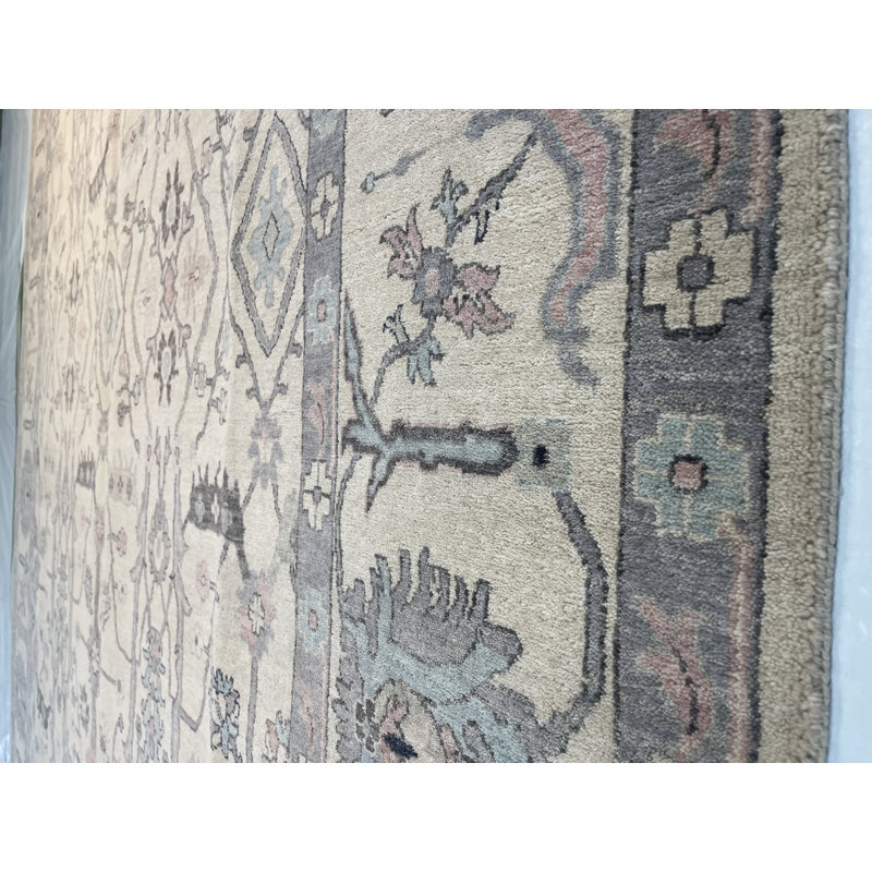 Ushak Oriental Area Rug in Ivory
