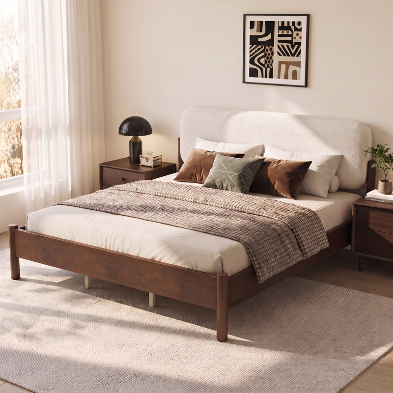 Cadre de lit plateforme Zoren de style moderne du milieu du siècle, en boucle, avec tête de lit arrondie et rembourrée épaisse, pieds en pin massif pour une chambre à l'ambiance feutrée
