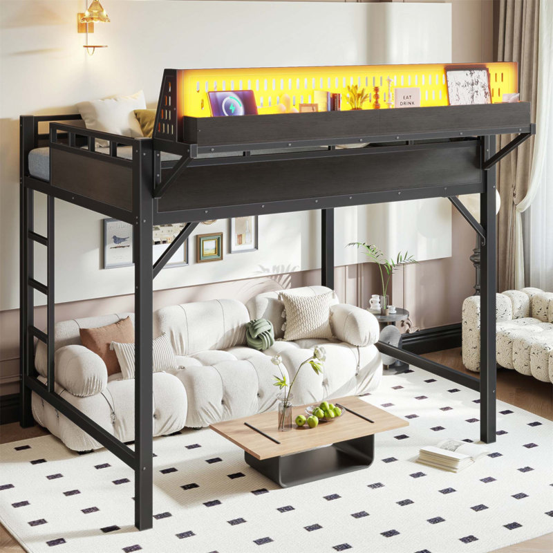 Structure de lit mezzanine pleine grandeur en métal avec tablettes de rangement, panneau perforé, ports USB et lumières DEL, conception sécuritaire et robuste (sans matelas)