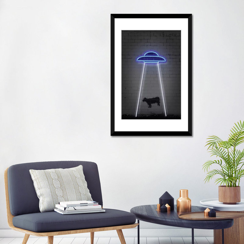 « ufo », impression sur toile tendue, H 32 po x l 24 po x P 1 po, Papier avec cadre noir, Blanc