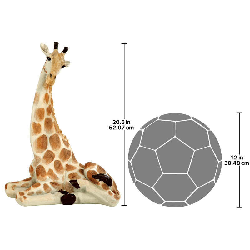 Statue Zari la girafe au repos