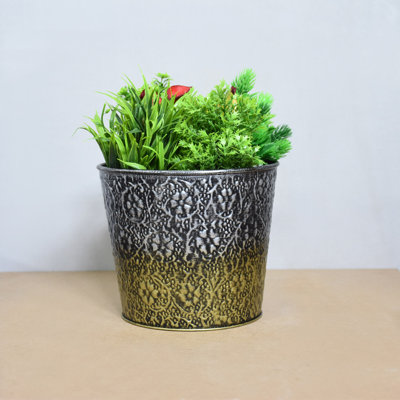 Pot à fleurs en métal