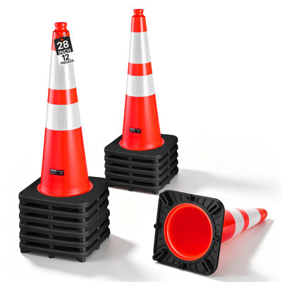 Cône de signalisation routière orange flexible en PVC de 71 cm (28 pouces), pour la signalisation d'accidents ou de travaux, avec base lestée noire, collerette réfléchissante visible de nuit, robuste et facile à ranger.