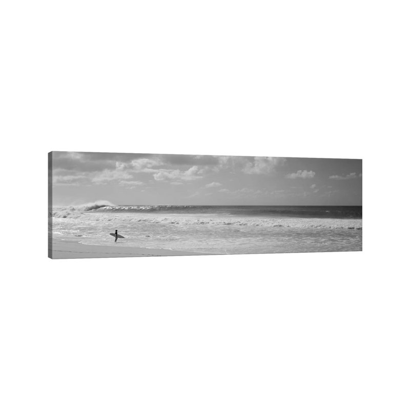 Surfer debout sur la plage, North Shore, Oahu, Hawaï, États-Unis - Giclée sur toile tendue avec châssis, H 12 po x l 36 po