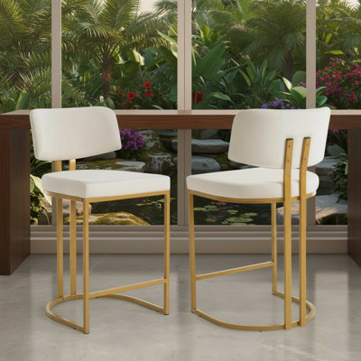 Ensemble de deux tabourets de bar ivoire de style moderne, forme de tonneau en velours, hauteur de bar, dossier confortable et coussin en polaire d'agneau sans accoudoirs, idéal pour les chaises d'îlot de cuisine.