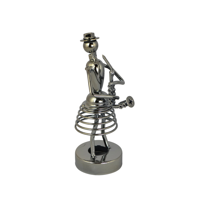Figurine de joueuse de saxophone