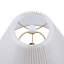 Lampe de table en céramique texturée avec abat-jour cannelé blanc Voir ci-dessous