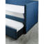Lit de jour à structure en bois avec revêtement bleu et lit gigogne escamotable en tissu, structure, pour la décoration de la chambre à coucher