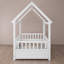 Lit en bois avec structure de toit en bois-606666685-606666658