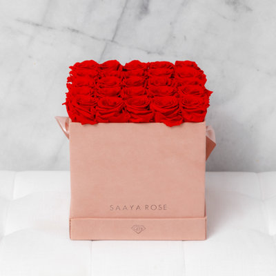 Arrangement floral 25 roses dans une boîte