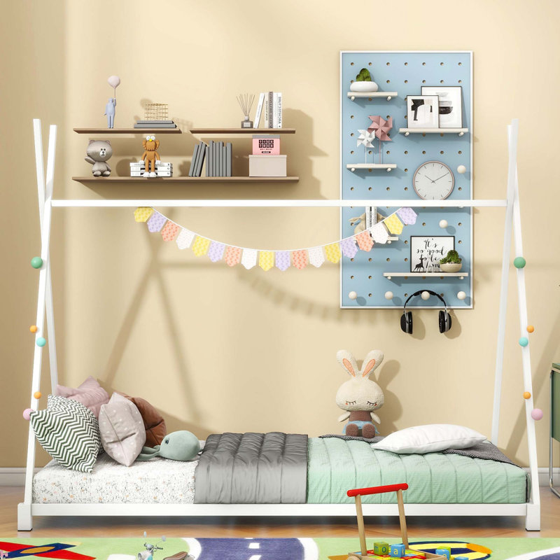 Lit plateforme simple en métal avec structure triangulaire, Blanc