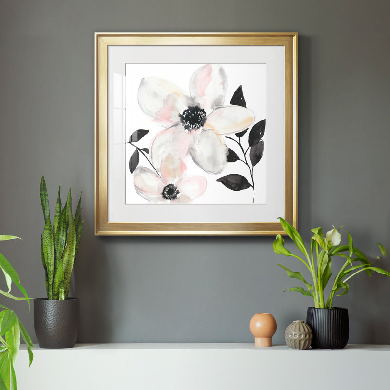 «Black & Blush Anemone II», reproduction encadrée de qualité supérieure - prête à être accrochée, Cadre doré