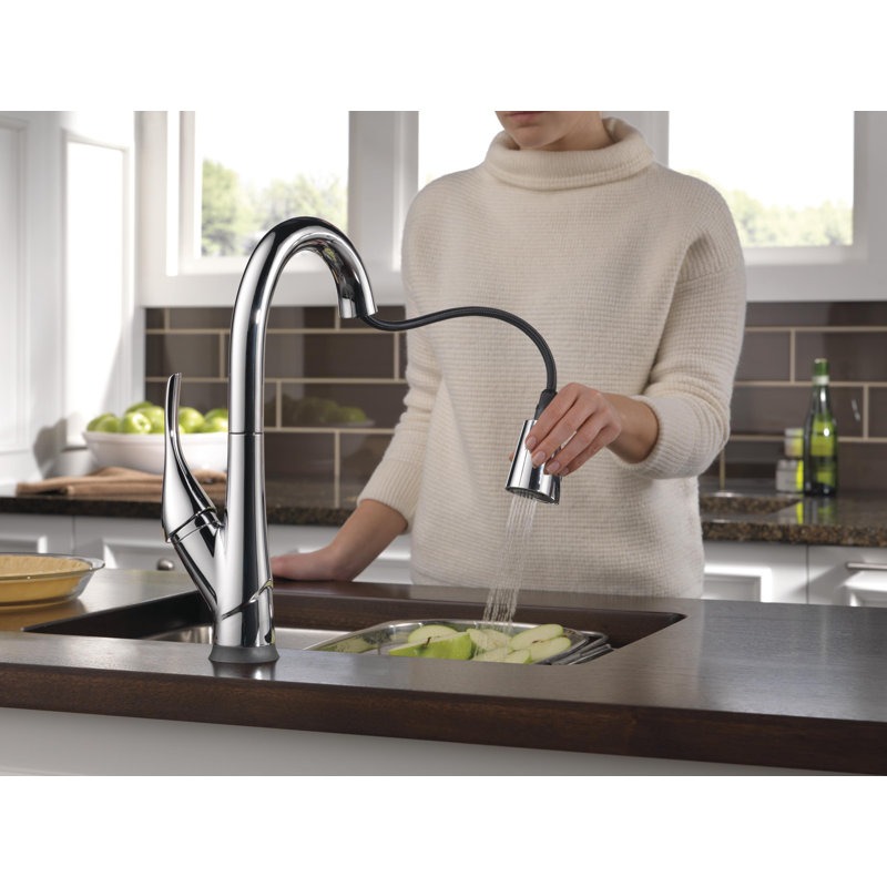 Robinet de cuisine à poignée simple escamotable Esque avec Touch2O et station d'accueil MagnaTite, Chrome