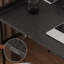 Espace confortable pour les jambes et bureau pratique-140236846
