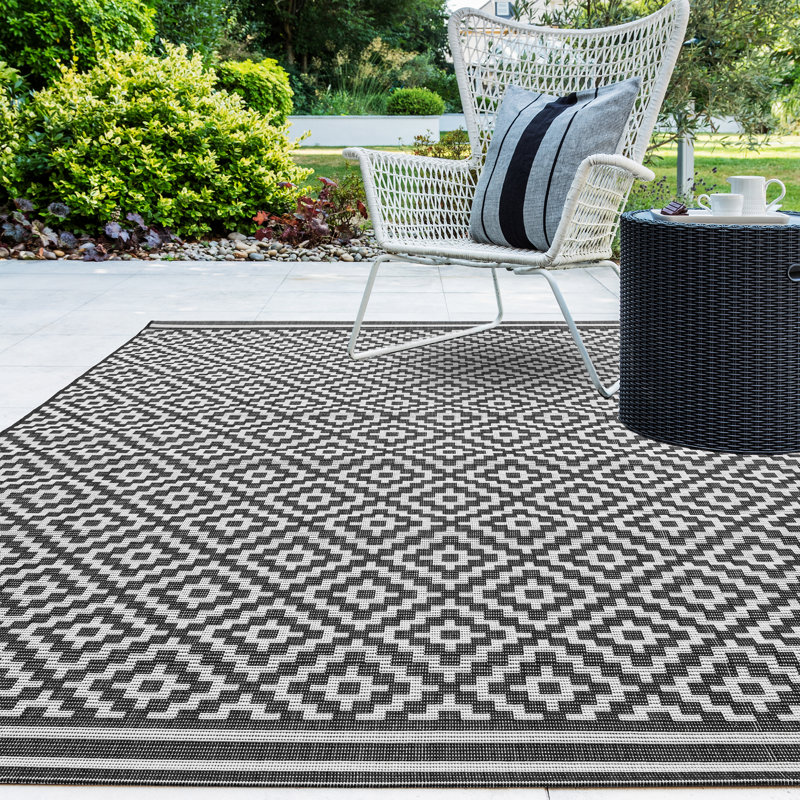 Aaima Patio Black / White Rug, Rectangle 80 x 150cm