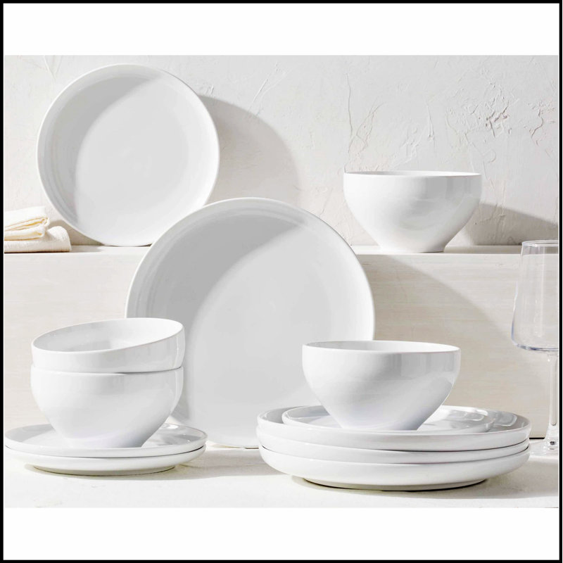 Ensemble de 2 assiettes élégantes en porcelaine, durables et résistantes au micro-ondes pour une utilisation quotidienne et des occasions spéciales.