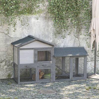 Cage à lapin 58 po Pawhut, cage à lapin en bois, cage à cochons d'Inde, enclos pour petits animaux avec aire de jeu, plateau amovible, toit en asphalte, portes et rampe verrouillables, gris foncé