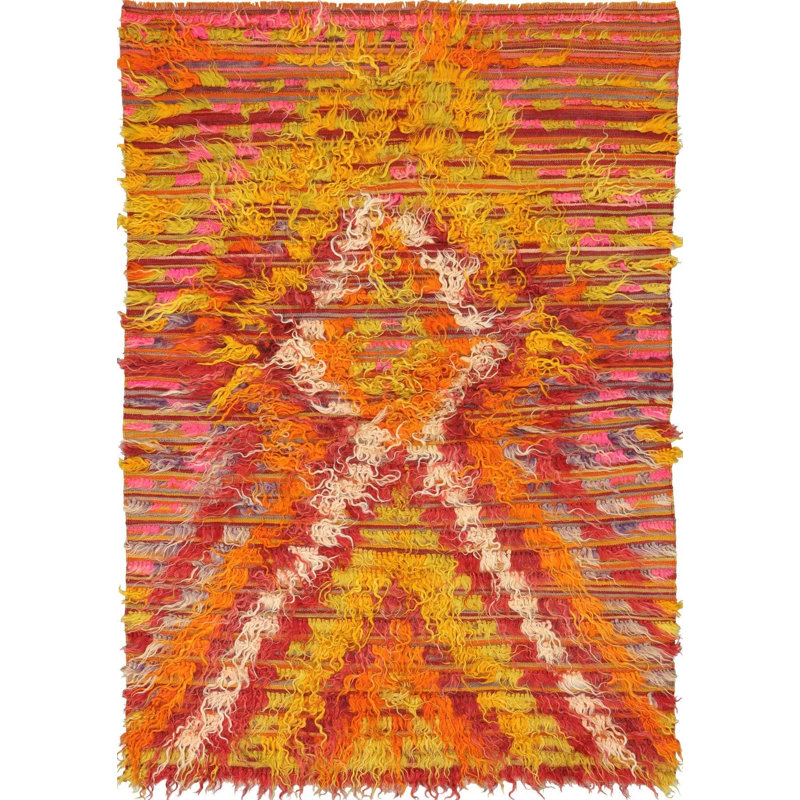 Tapis unique en laine noué à la main des années 1960 de 3 pi 11 po x 5 pi 10 po en rouge / orange / rose