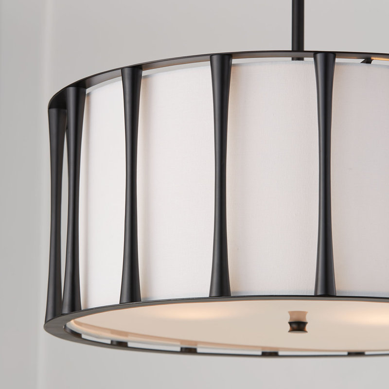 Luminaire suspendu 4 lumières l 24,5 "x H 11" en laiton mat avec abat-jour en tissu blanc avec diffuseur en acrylique givré