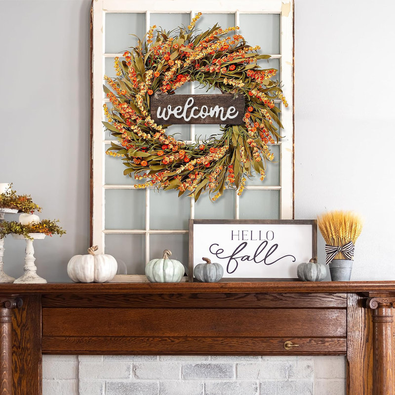 Couronne d'automne avec petites feuilles de citrouilles pour l'Action de grâce