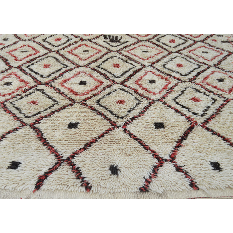 Tapis unique noir, rouge et beige de 5 pi 6 po x 10 pi 2 po des années 1980