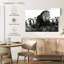 Lion parmi les moutons-107509764