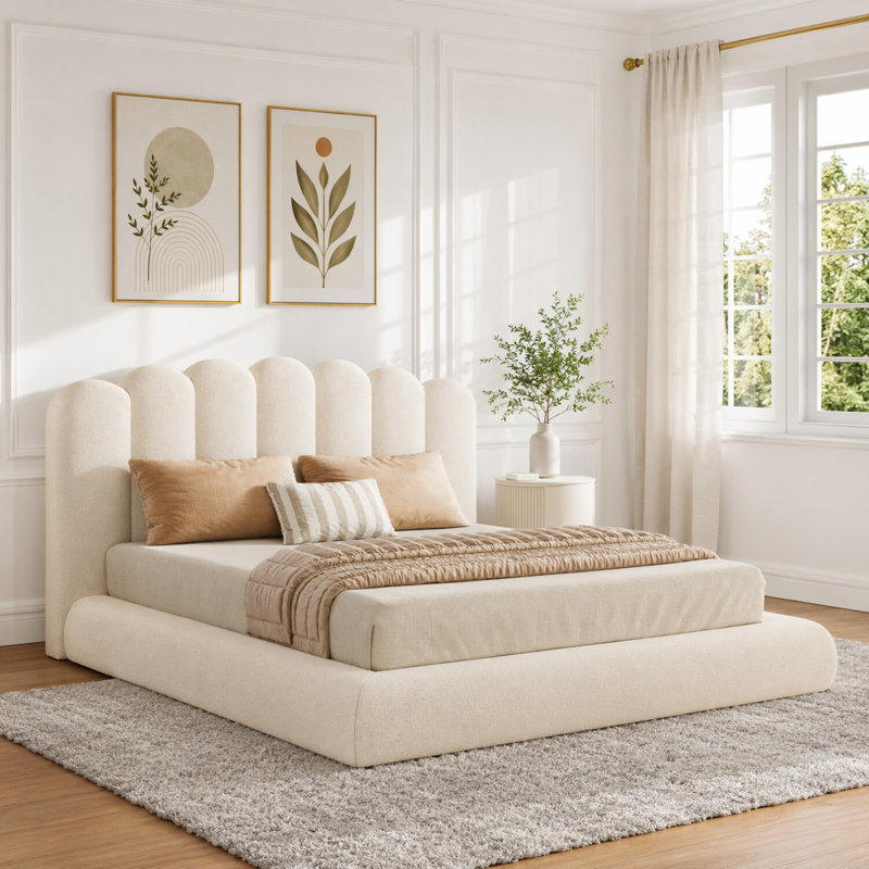 Lit plateforme tapissier en velours avec tête de lit ondulée festonnée, aucun sommier requis, Beige, King