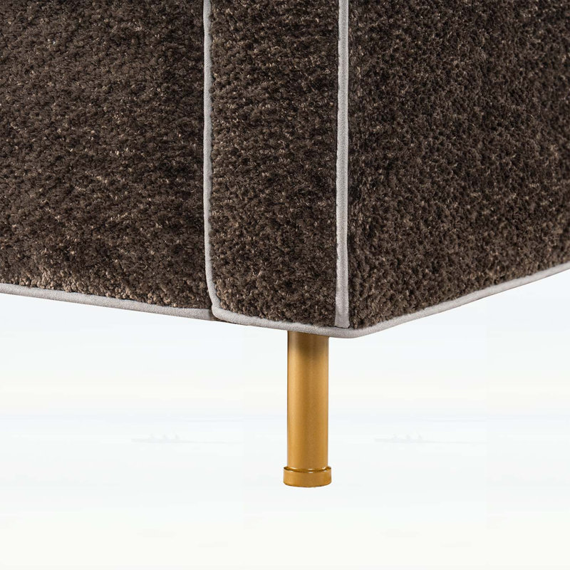 Chaise d'appoint rembourrée en chenille moderne de 42,1 pouces avec accoudoirs carrés, dossier cousu et pieds en fer jaune pour une utilisation polyvalente à la maison, brun foncé