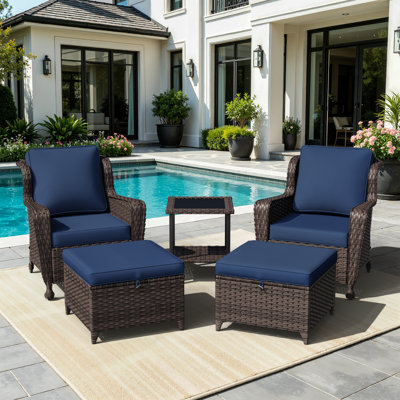 Fauteuil de patio en osier pour 2 personnes avec repose-pieds, table d'appoint et coussins bleus