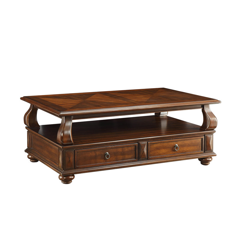 Table basse à finition noyer avec 4 tiroirs fonctionnels et 1 tablette classique pour un salon