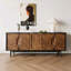 Buffet rétro au design artistique