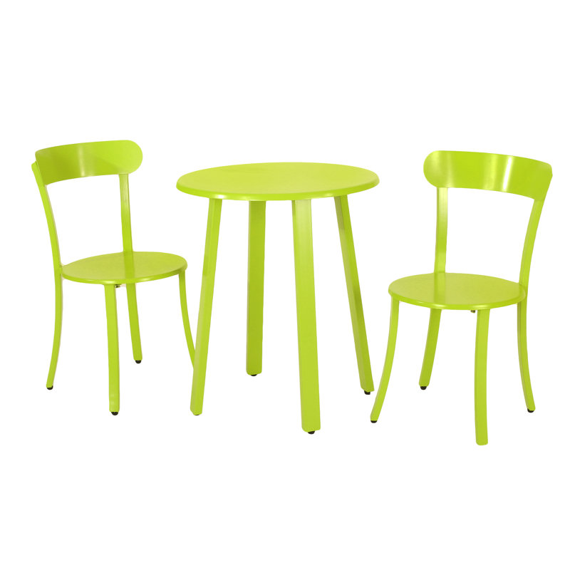 Ensemble de bistro élégant en fer thermolaqué vert lime mat pour l'extérieur, comprenant 2 chaises et une table à repasser. Parfait pour un confort optimal.