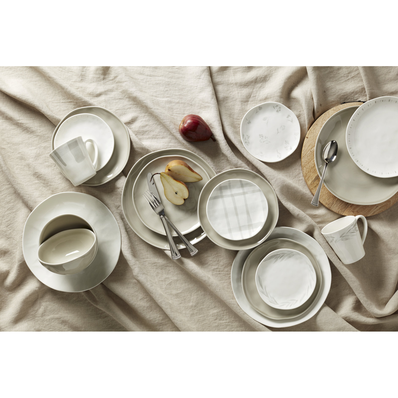 Bay Colors Blue 10" Porcelain Dinner Plate, White