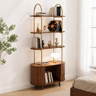 Meuble pour platine vinyle avec tablette arquée et portes coulissantes, meuble multimédia en noyer à 4 niveaux de style milieu du siècle avec surface ondulée cannelée, étagères ovales sculptées et grand espace de rangement pour le salon.